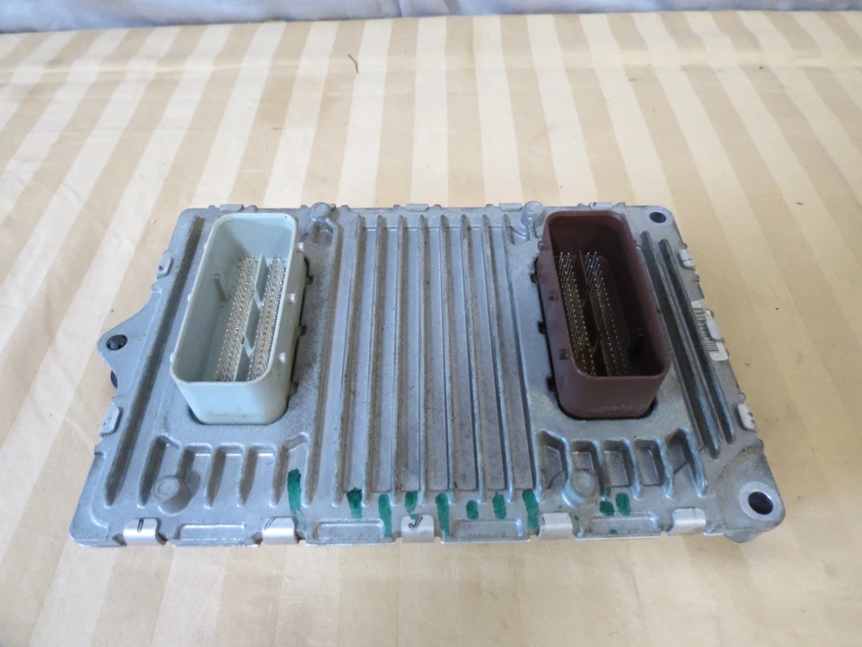 Dodge Charger Chrysler 300 2013 13 unidad de control del motor ECU 68171354AC 05150696AC Foto 2 de 4