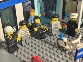 LEGO CITY: (7498) & (7288) 100% COMPLETE Manuals, Minifigs & Accessories