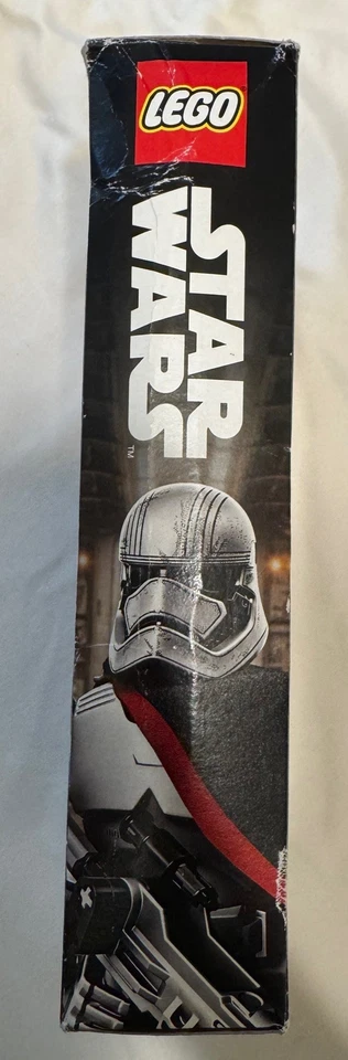 LEGO Star Wars: Captain Phasma (75118) The Force Awakens First Order  Foto 4 de 4