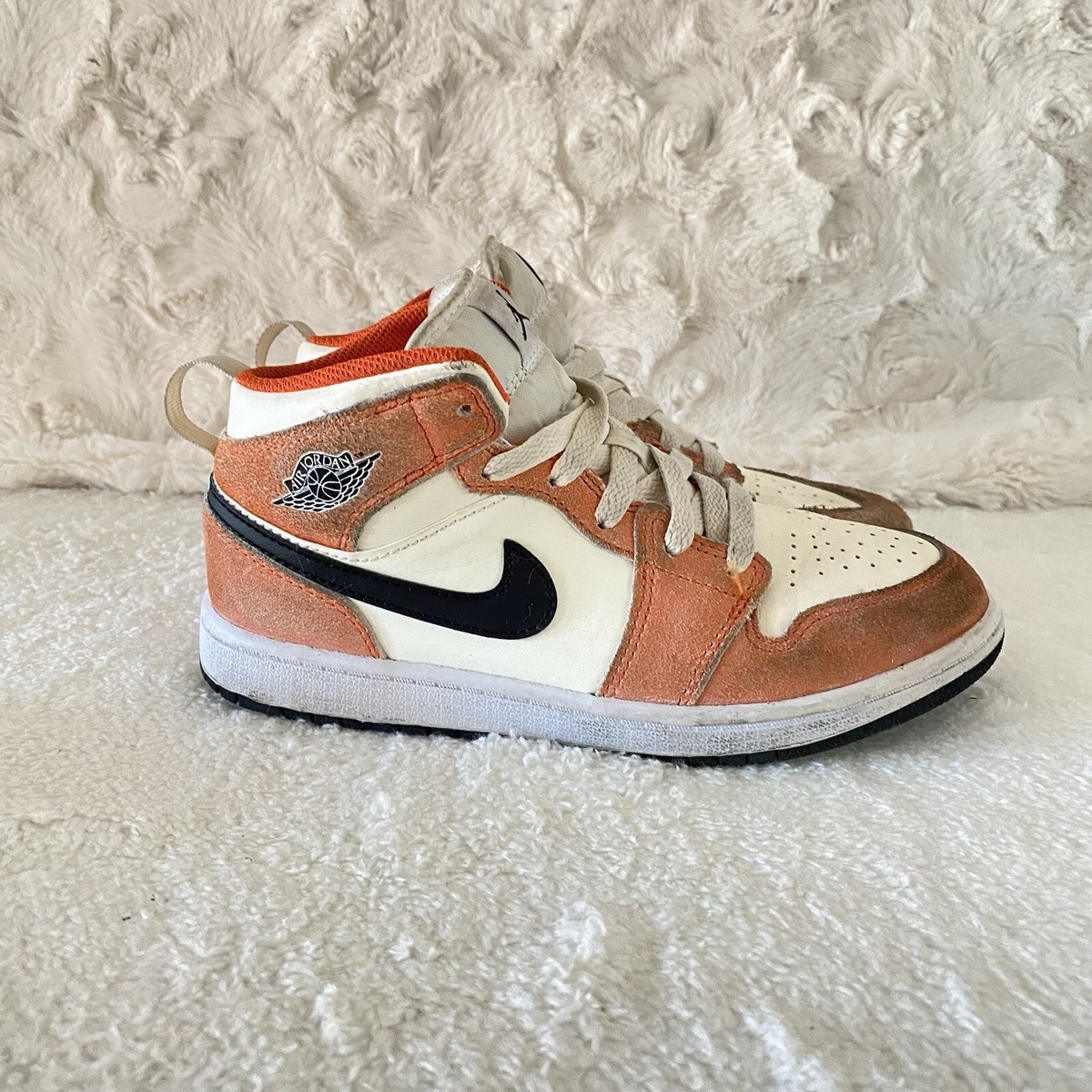 エアジョーダン1 Nike Air Jordan 1 Mid SE GS White Sail Orange Suede DV1341