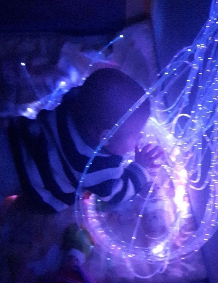 Luci imbracatura sensoriale in fibra ottica 3,2 mm flessibili (30x200 cm) autismo, bambini - Immagine 2 di 4