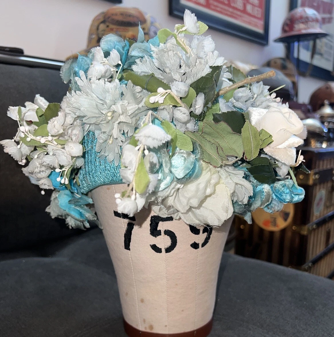 Chapeau vintage femme Christian Dior Chapeaux Paris New York bleu floral fleurs blanches