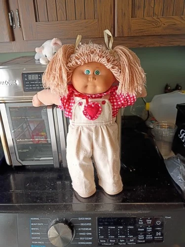 Up For Sale Is A Vintage Cabbage Patch Doll