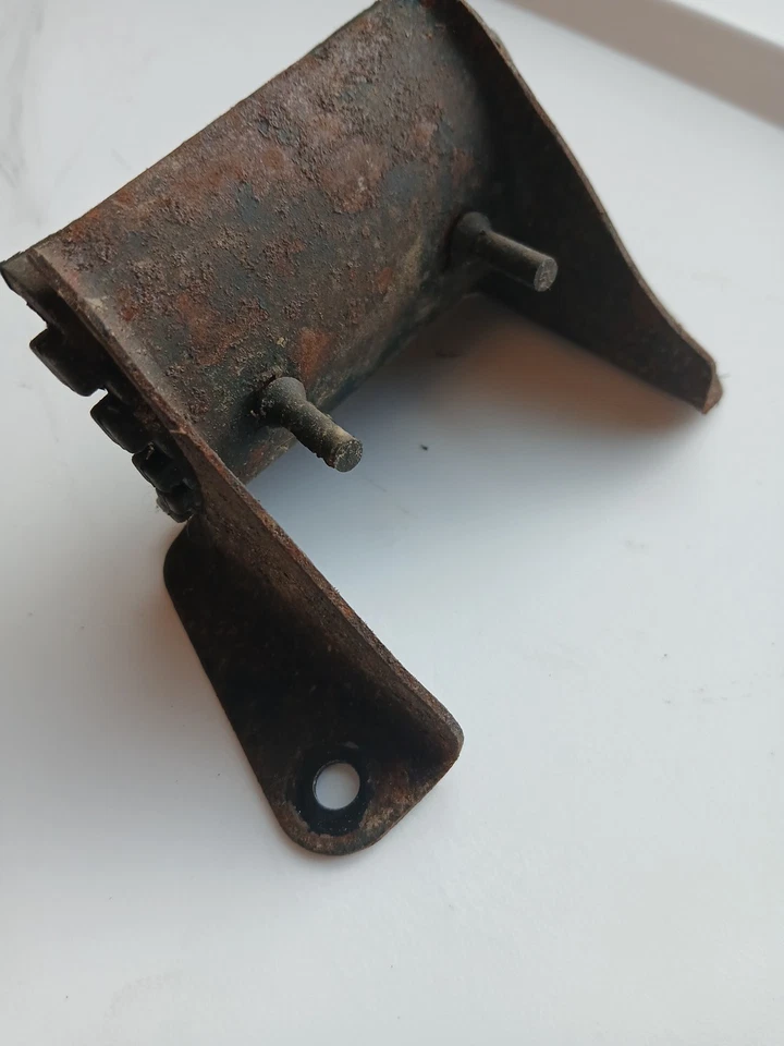 GEO METRO 1992 MOTOR RADIADOR MONTAJE SOPORTE INFERIOR OEM 1.0L 1.0 Foto 2 de 4