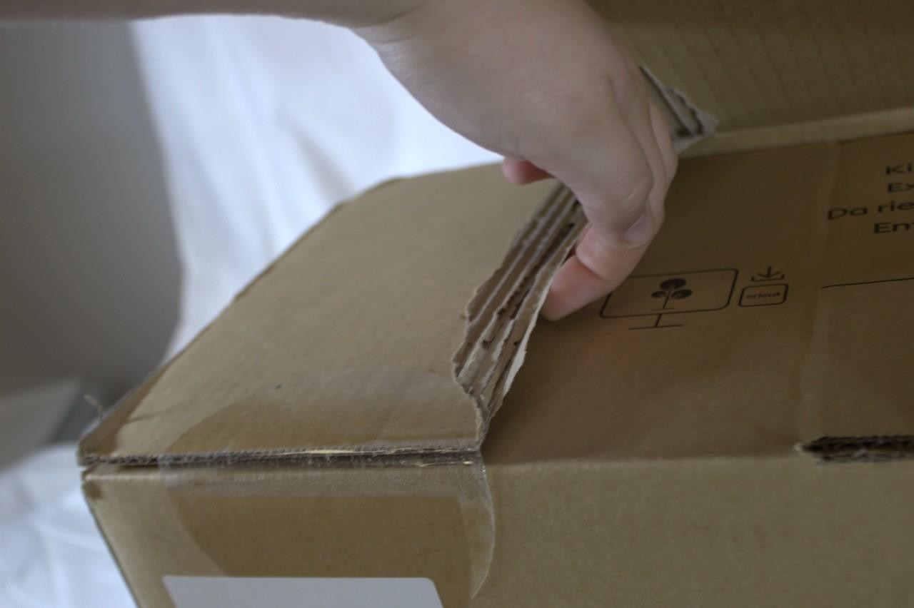 Cricut Explore 4 Smart Cutting Machine & Essentials Bundle - Seashell