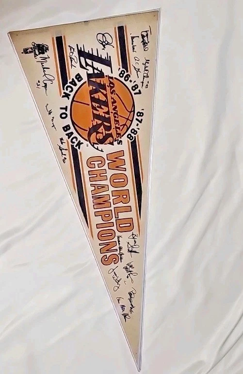 1986-87 y 1987-88 - NBA- LA Lakers Finales Campeones Mundiales Banderín Memorabilia De Colección Foto 2 de 4