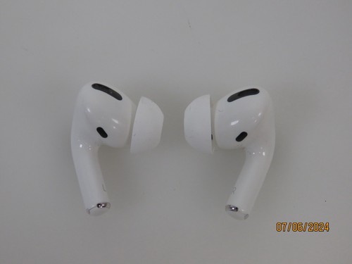 Apple AirPods Pro (1st Gen) with Wireless Charging Case - WHITE - Picture 5 of 9