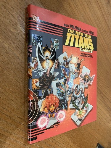 The New Teen Titans: Games, Graphic Novel, Marv Wolfman, George Perez, DC 2011 - Picture 2 of 3