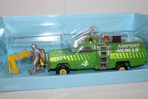 Corgi Classics 65902 Angus Fire Tender Set, Airport Rescue 1:43s NMIB - Picture 4 of 8