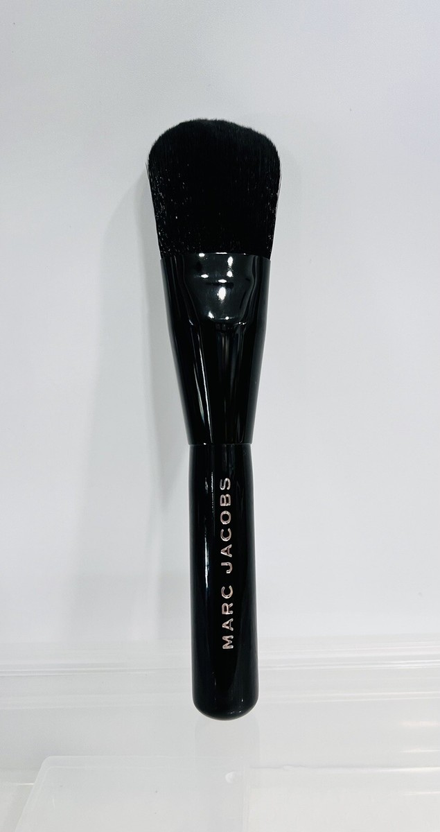 MARC JACOBS BEAUTY Face Sculpting Seamless Powder Foundation