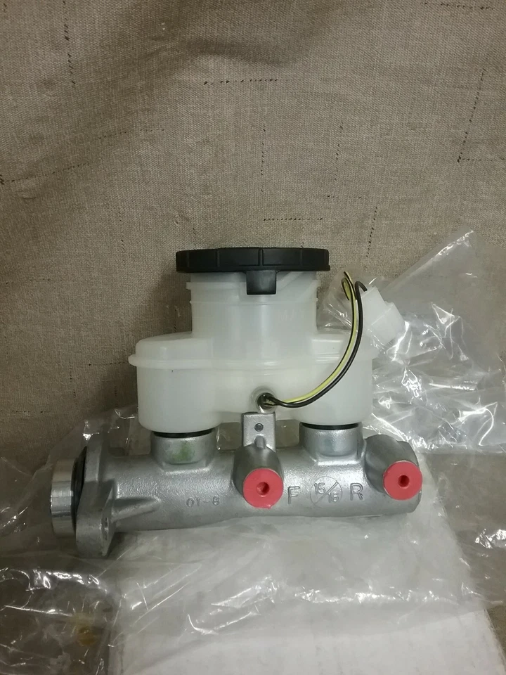 Nuevo cilindro maestro de freno Beck Arnley con depósito 072-8476 Foto 2 de 3