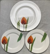 Beverley Hewitt Tulip Design Cake Plates x 3. 1 x Large 11”, 2 x Medium 8”