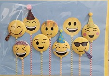 PAPIRO CARAS FELICES EMOJI EMOJIS CUMPLEAÑOS SOMBREROS TARJETA