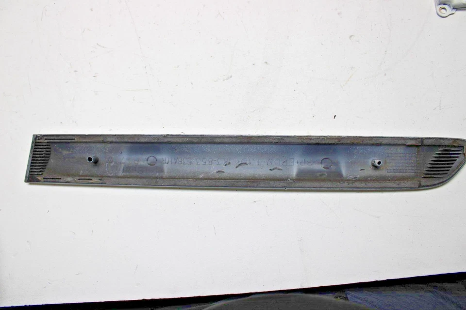 2006-2009 Volkswagen GTI Rear Quarter Panel Molding RH 1K3853536 MK5 VW 06-09 - Image 2 of 2