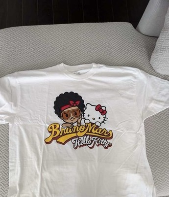 サンリオ Bruno Mars Script Text Tshirt 限定品 Bruno Mars Hello Kitty collaboration short sleeve T-shirt sanrio