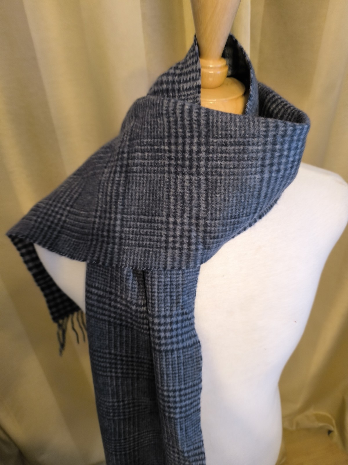 Vintage Aquascutum Scarf lovely vintage piece image 10