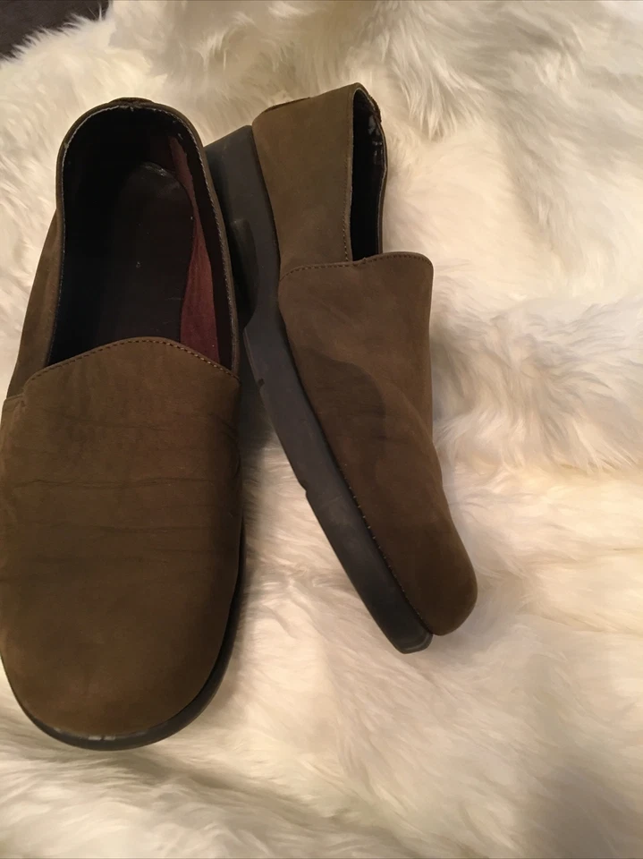 Zapatos sin cordones planos de gamuza con aerosoles suelas de goma verde oliva para mujer talla 8B Foto 2 de 4