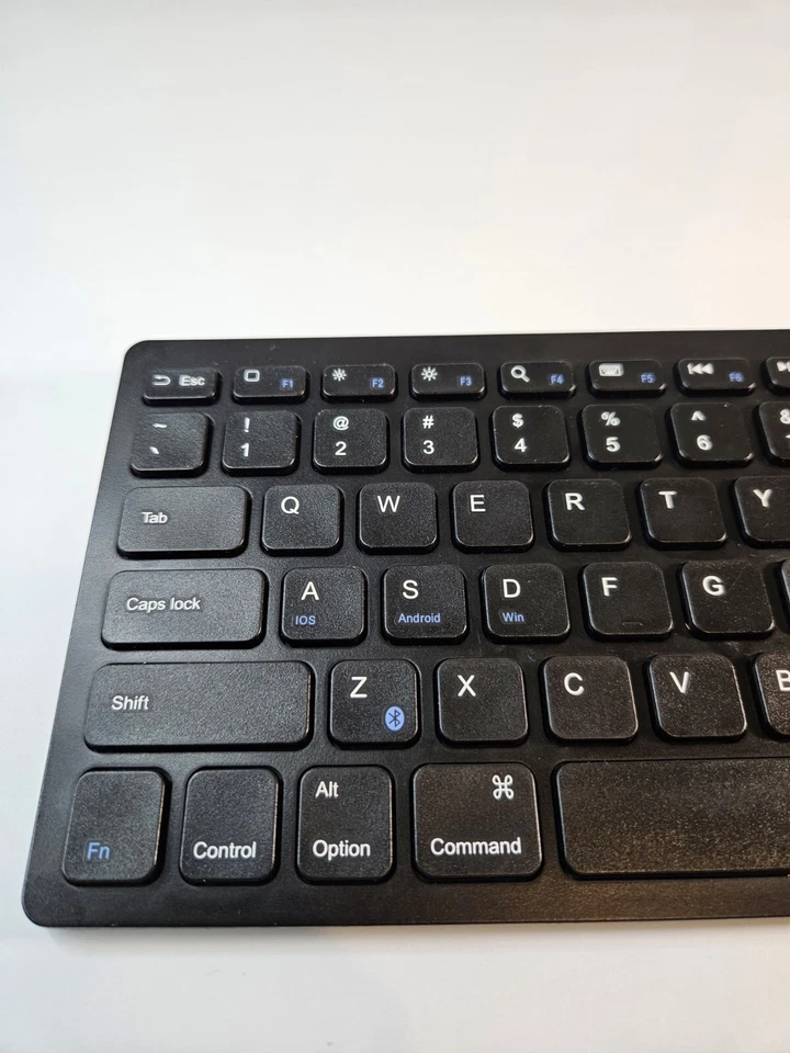 Anker - Ultra Compact Bluetooth Keyboard, Color Black - Image 2 of 4