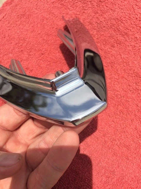 Oldsmobile Toronado 1971 1972 NOS extensión guardabarros moldura parachoques superior derecho moldura Foto 3 de 4