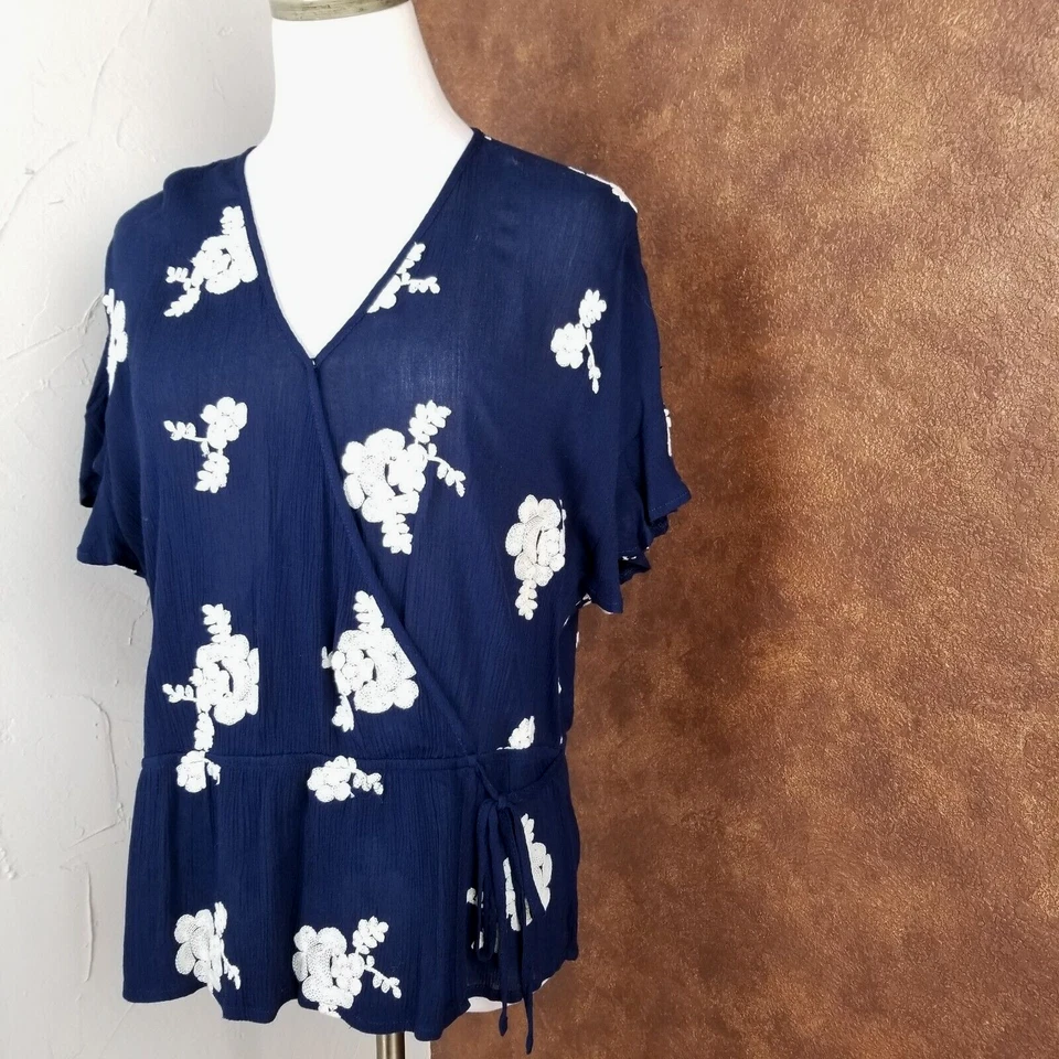 RD & Koko Anthropologie Faux Wrap Blouse Womens Size M Blue Floral Embroidered - Image 3 of 4