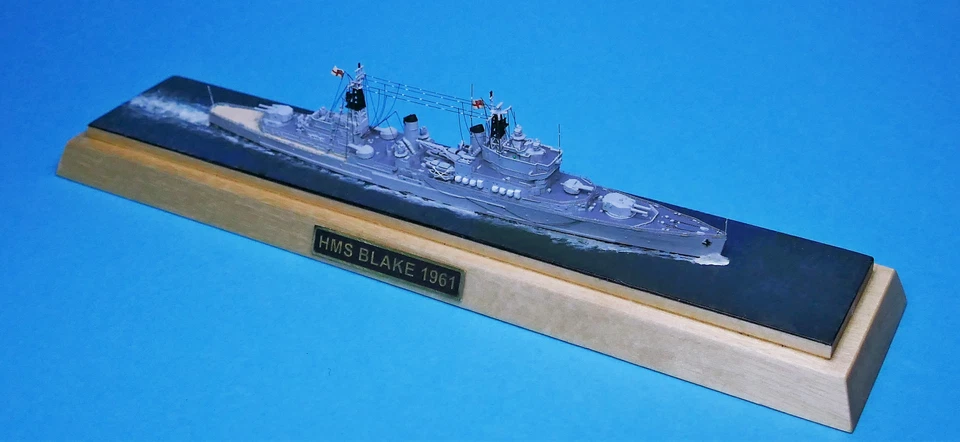 Schiffsmodell SPIDERNAVY "HMS Blake", (SN-Liz. 2130 RV), 1:1250, in Vitrine - Bild 2 von 4