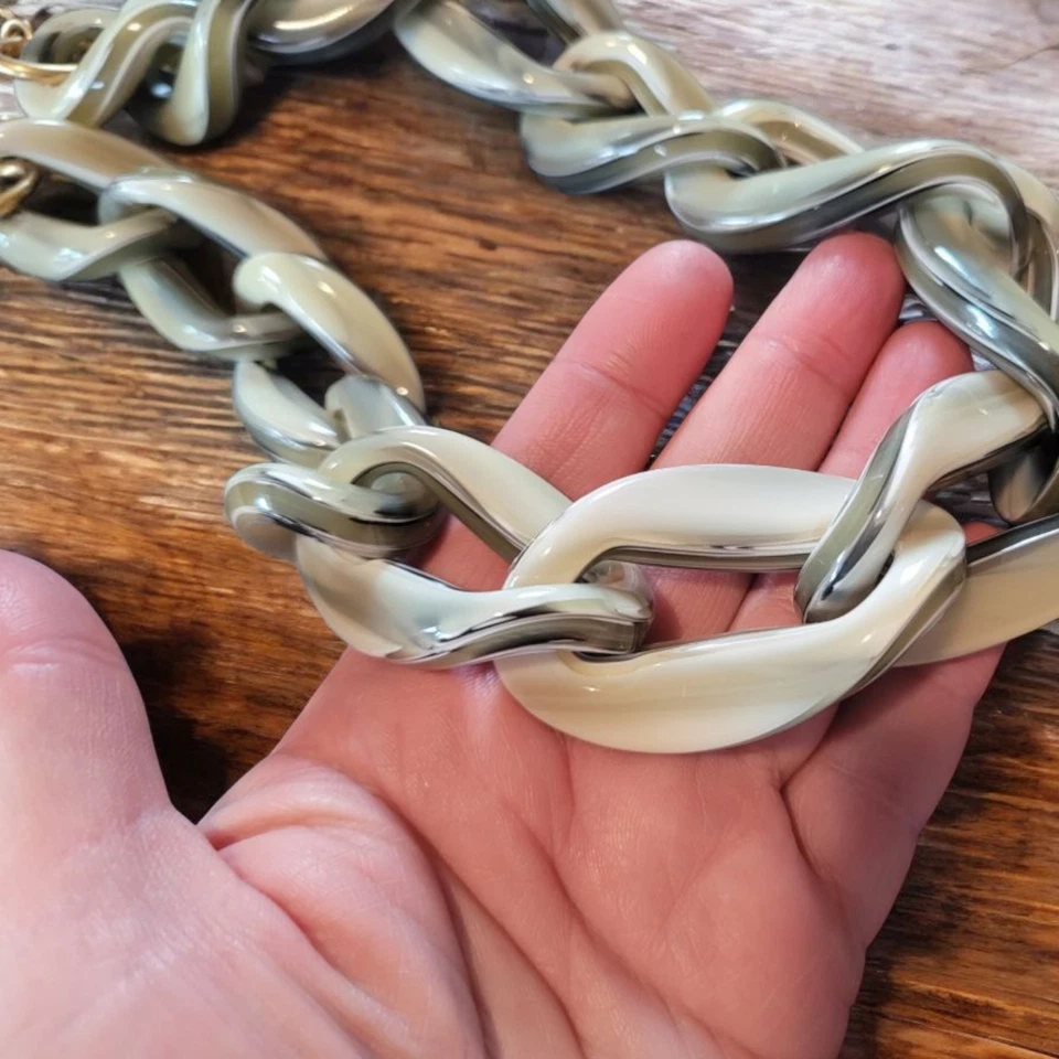 Banana Republic Chunky Grey Resin Necklace - Image 3 of 4