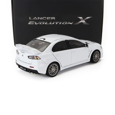 Sunstar 5824 1/18 Mitsubishi Lancer Evolution X White Metallic