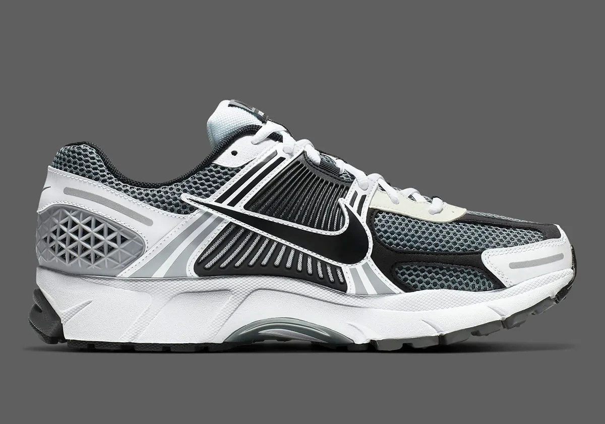Nike Zoom Vomero 5 SE SP Dark Grey Black White Sneakers 