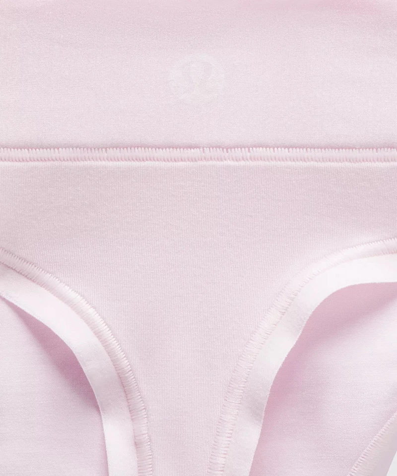 LULULEMON UnderEase Tanga de tiro medio Ropa interior Paquete de 3 Multicolor Talla Grande Foto 3 de 3