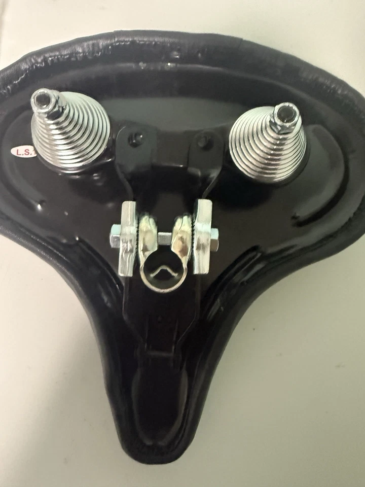 Sillín de triciclo ejercitador Sunlite, 12" x 12" o • 12-3/4 x 14 pulgadas montaje en poste de resortes Foto 4 de 4