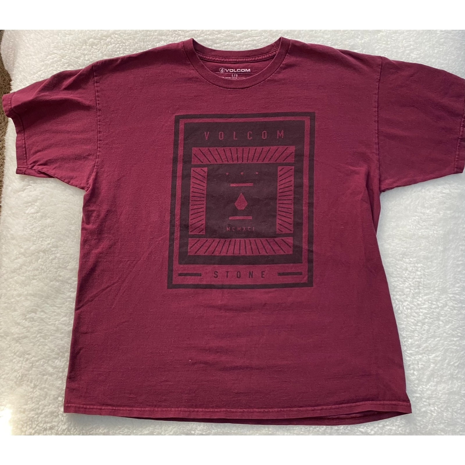 Volcom Graphic TShirt Red Black 100% Cotton Size Large