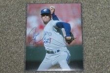 TOM HENKE AUTOGRAPHED BLUE JAYS 11X14 PHOTO