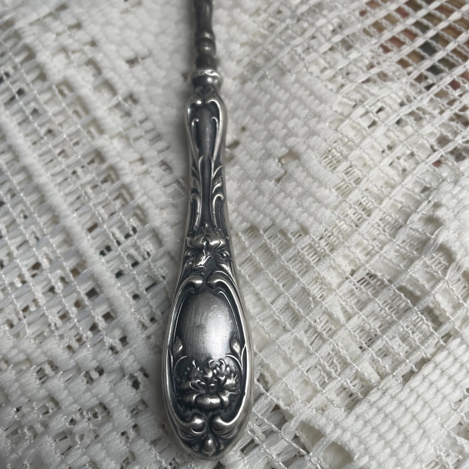 SAPATO/GANCHO DE BOTÃO VITORIANO ORNAMENTADO AMERICANO PERÍODO ART NOUVEAU PRATA ESTERLINA - Imagem 2 de 4