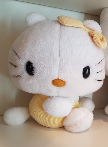 hello kitty vintage doll from 1976- rare collectible