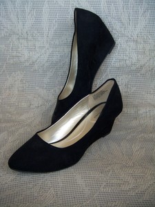 bandolino black wedges