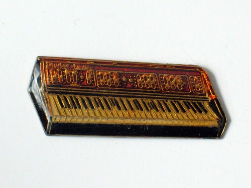 Crunar Keyboard Lapel Pin Rose (lg) - Picture 3 of 3