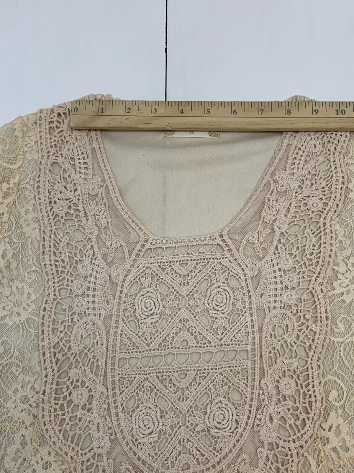 OFF WHITE Abito donna Altar’d State taglia XS bianco sporco pizzo sopra il ginocchio