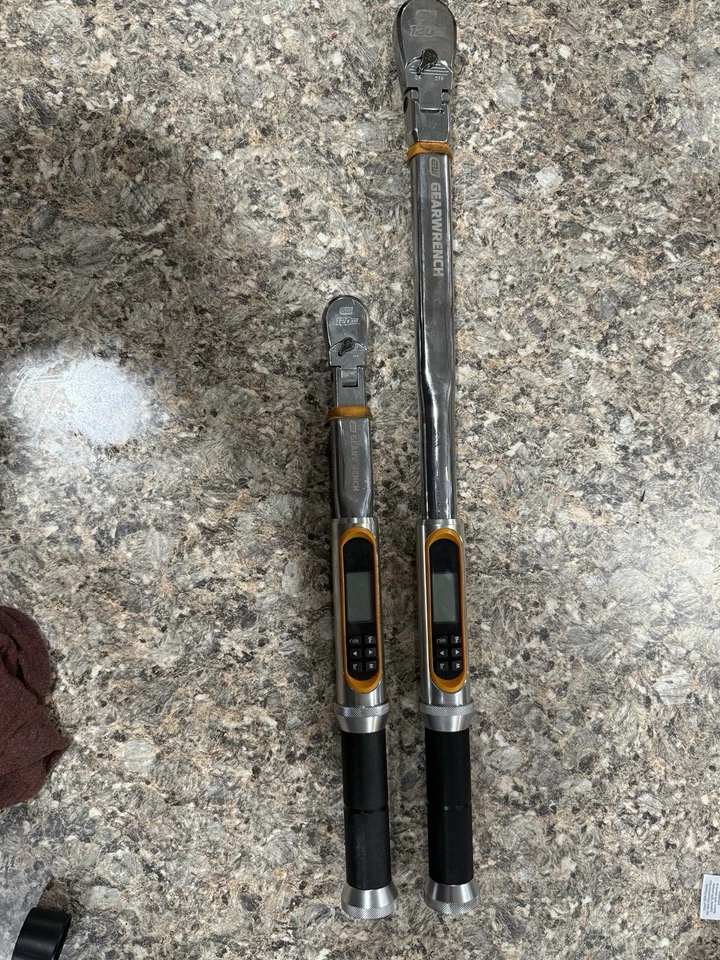 Juego de llaves dinamométricas digitales de llaves dentadas 3/8 y 1/2. Drive Foto 2 de 4