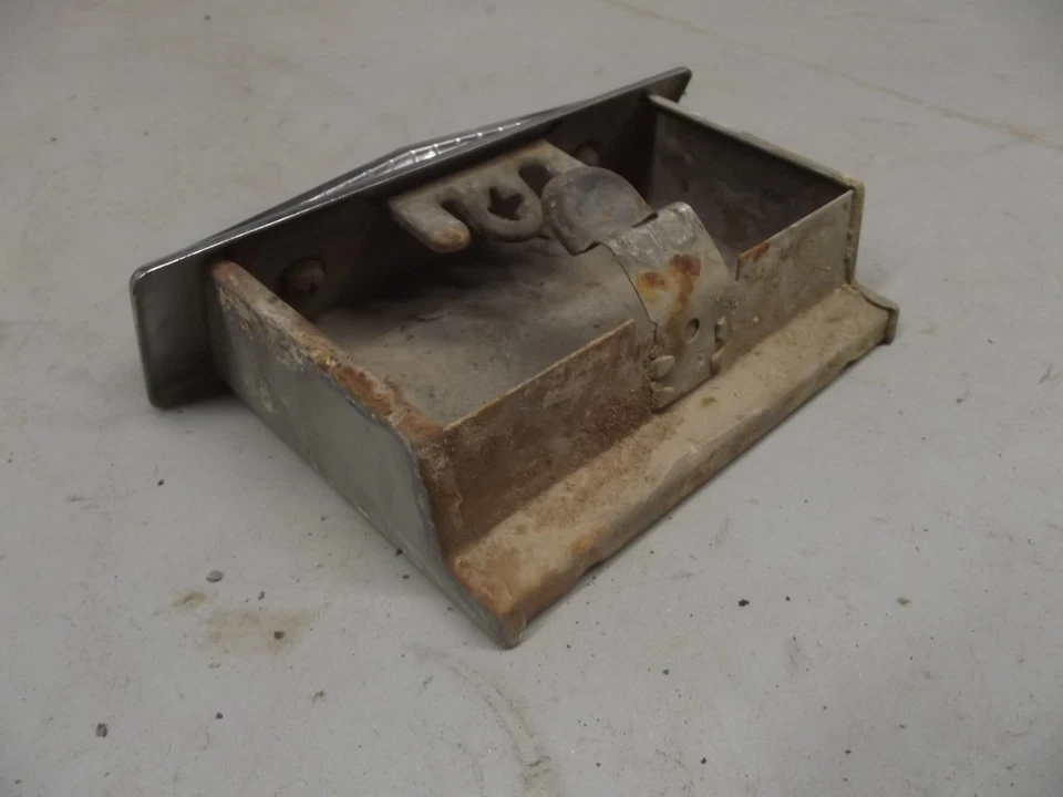 Cinzeiro GMC PICAPE 1957 1959 3100 DASH 1956 - Imagem 3 de 4