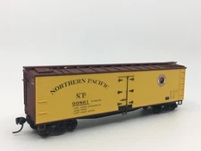 HO Accurail Northern Pacific 40’ Wood Reefer Boxcar NP #90861