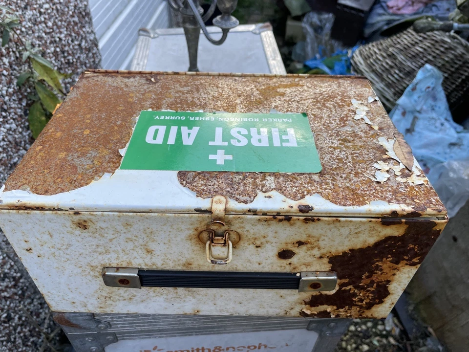 Vintage Metal Tool Box Size 12”x9”x6” small - Image 4 of 4