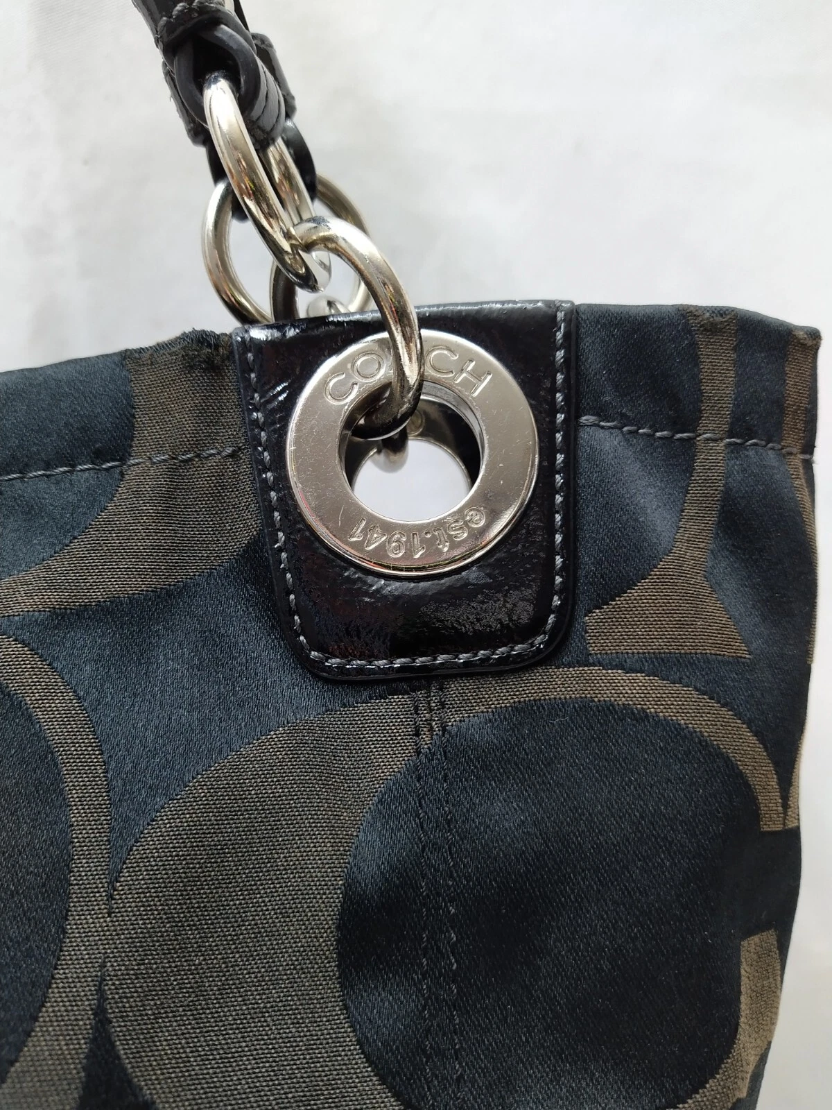 Borsa a tracolla Coach Alex Signature tela nera doppie mani con cerniera secchio tote