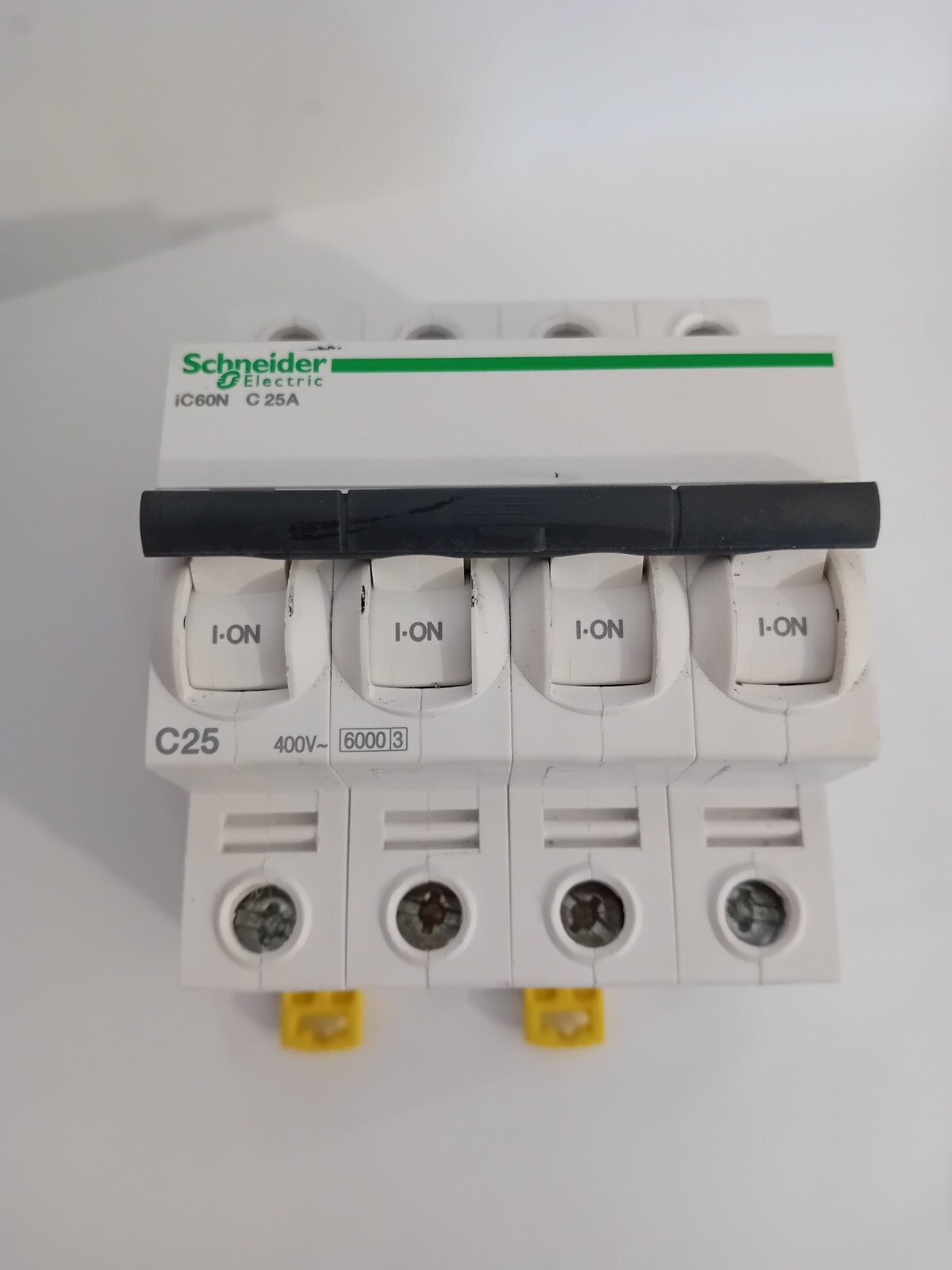 Disjoncteur iC60N C 25A Schneider Electric magnétothermique tétrapolaire 4P