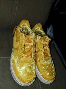 nike air force 1 yellow velvet
