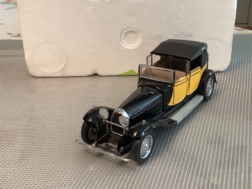 Limusina Franklin Mint Precision Models 1931 Bugatti Tipo 41 escala 1:43 Foto 2 de 4