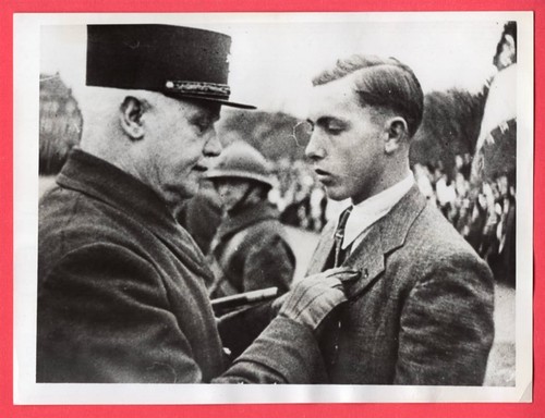 1939 French General Decorates Youth Captured German Aviators Original News Photo