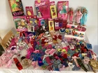 VTG BARBIE DOLLS,CLOTHES,SHOES,ACCESSORIES,HUGE LOT,1980’s,90’s,NICE FUN LOT!