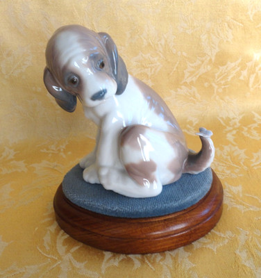 Lladro Figurine ''Gentle Surprise'' #6210 Puppy with Butterfly on His Tail