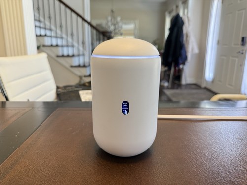 Ubiquiti UniFi Dream Router (UDR6) with Built-in AP Wi-Fi 6, 128GB SSD & POE - Photo 3/9