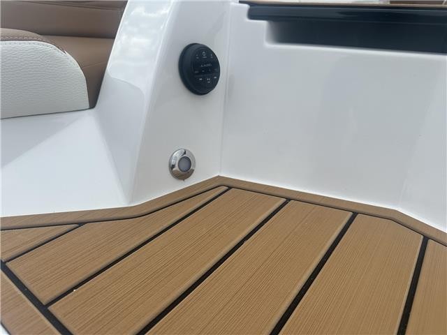 2025 Nautique G23  Victory Red